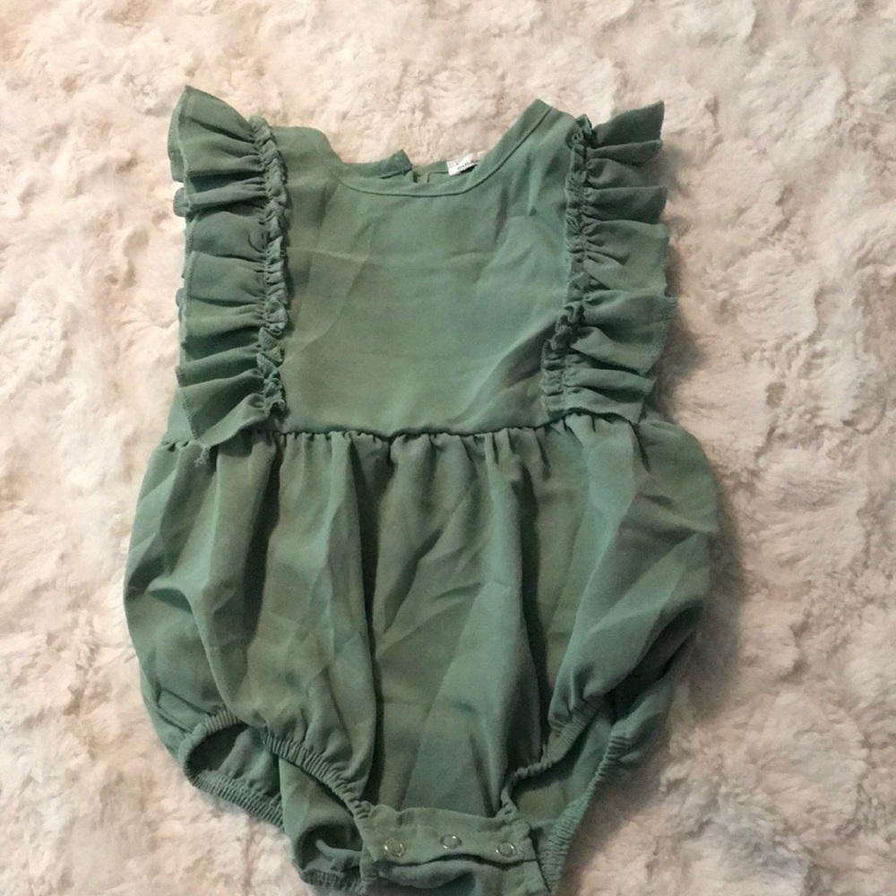 NWT- Bailey’s Blossoms, green romper, size 2T